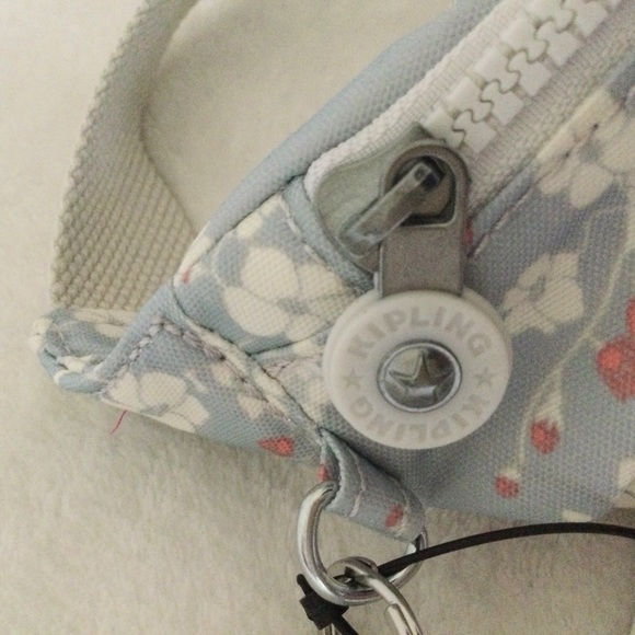 ⛔️SOLD⛔️ KIPLING Fresh Floral Garden Waist Pack - Picture 4 of 12